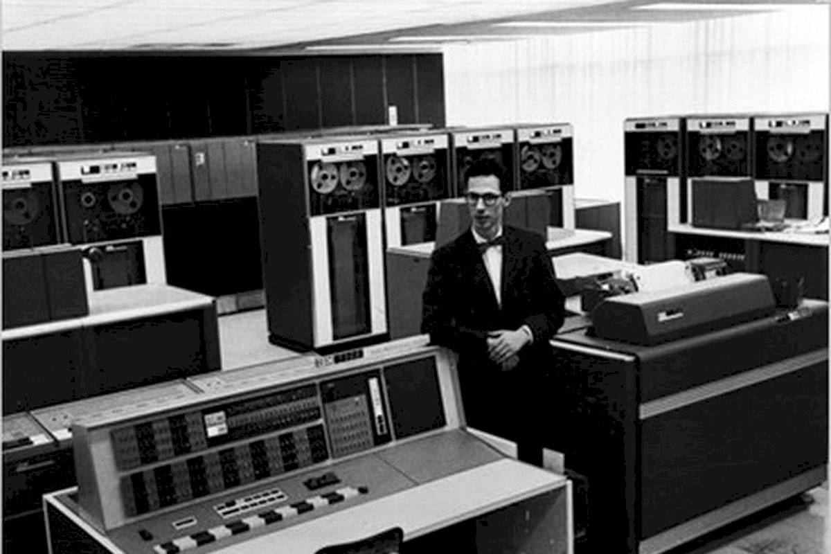 Muere el inventor de la contraseñas de computadora a los 93 años
