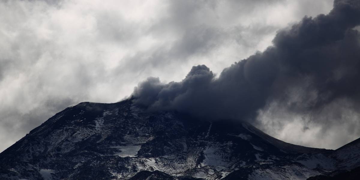 Nevados de Chillán sigue con explosiones por proceso de destrucción de su domo