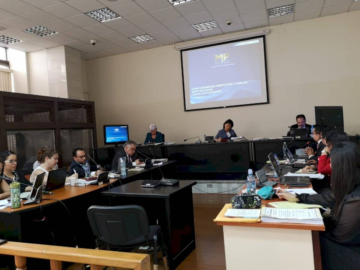 MP pide penas contra tres acusados en caso Odebrecht