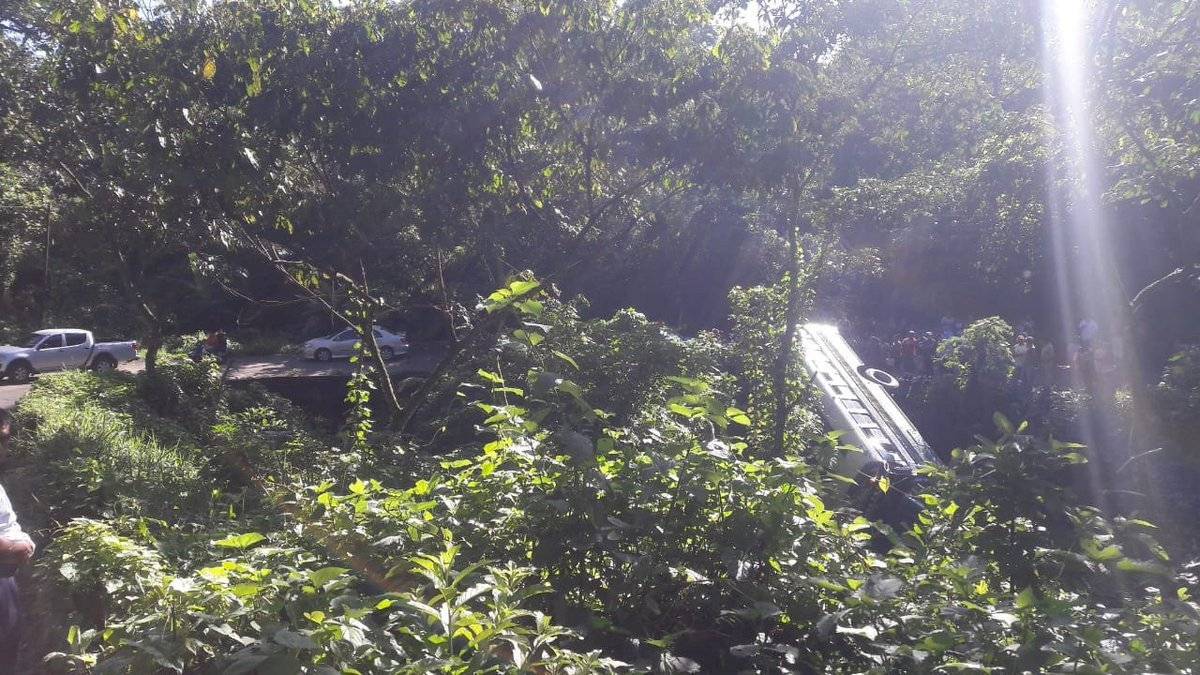 bus cae a barranco en Suchitepéquez