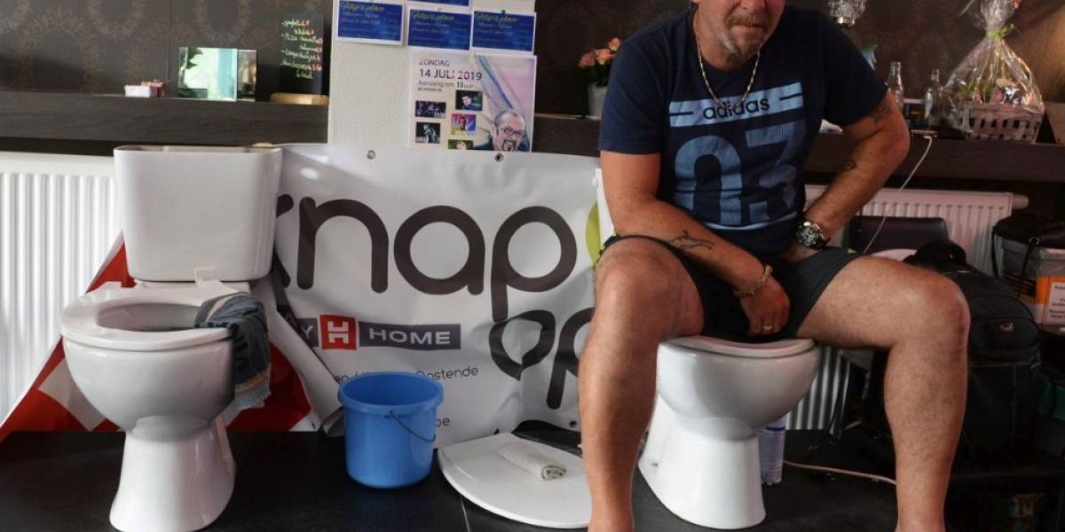 Juego de tronos: Un hombre intentó romper el Record Guinnes de más horas sentado en el inodoro