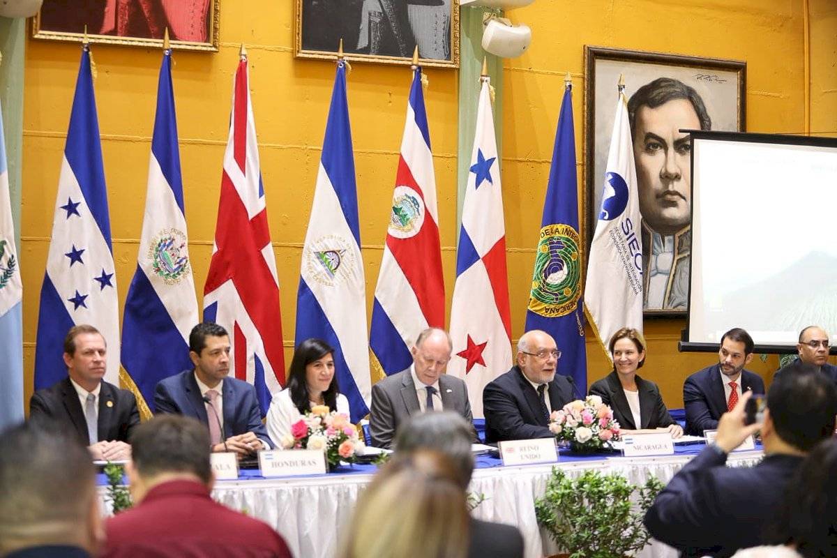 Centroamérica y Reino Unido firman acuerdo de asociación
