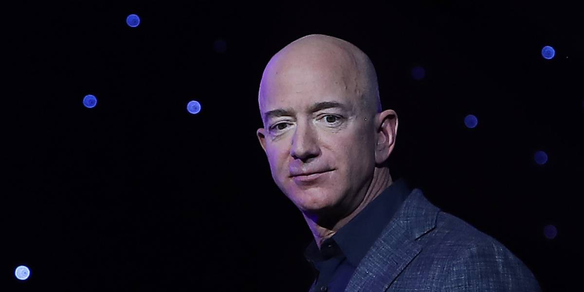 Jeff Bezos admite invertir buena parte de su fortuna en tecnología espacial porque estamos destruyendo el planeta
