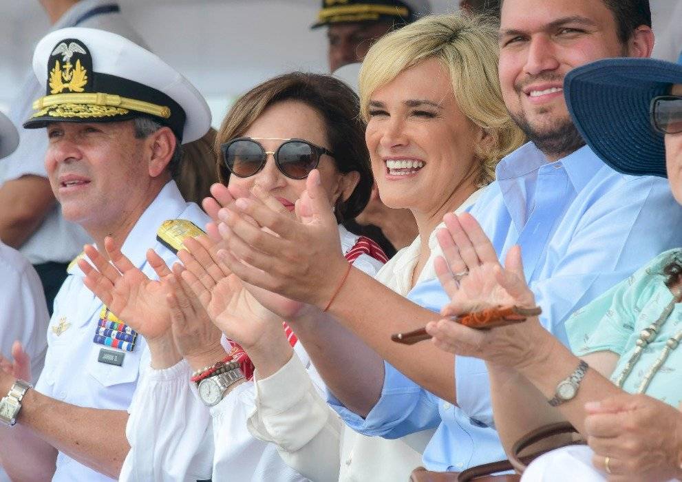 Desfile náutico en honor a Guayaquil
