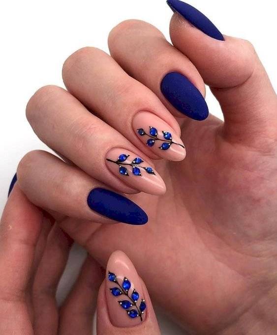 uñas acrílicas azul rey