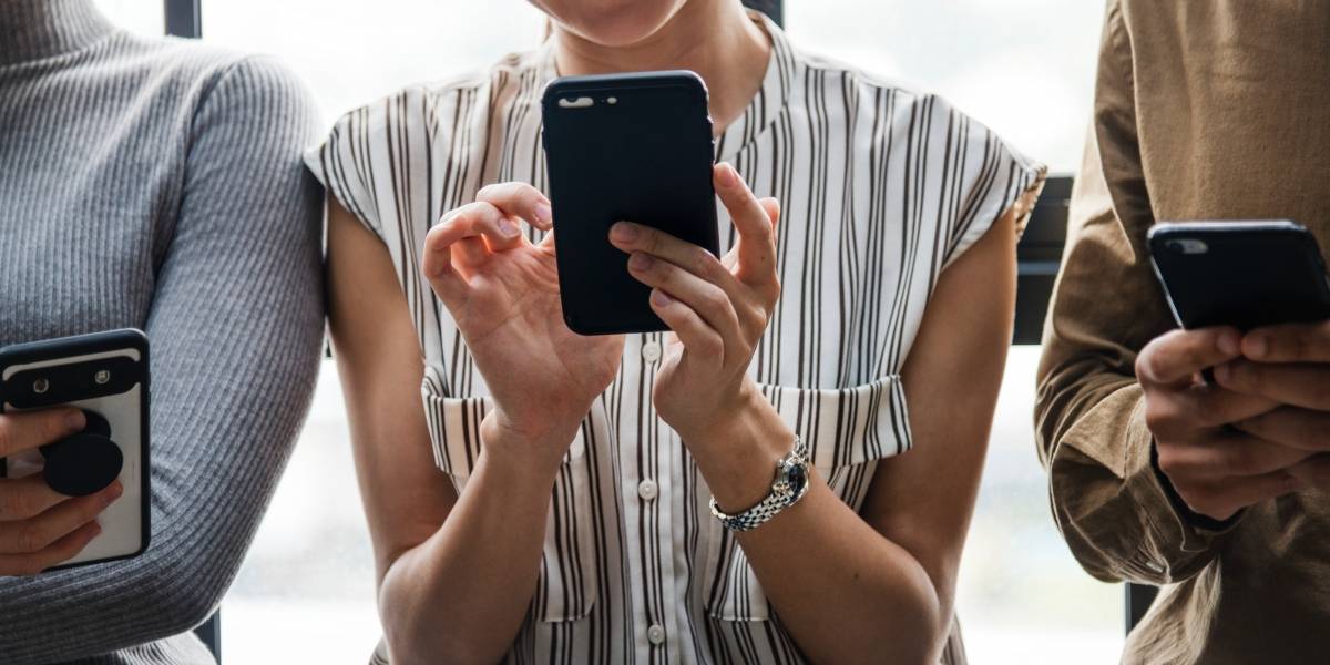 ¿Mucho tiempo en el celular? De acuerdo a estudio, 9 años de nuestra vida los perderemos viendo el smartphone