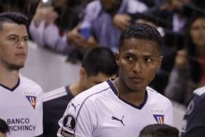 https://www.metroecuador.com.ec/ec/deportes/2019/07/23/liga-quito-vs-olimpia-copa-libertadores-nino-salto-la-cancha-abrazar-antonio-valencia.html