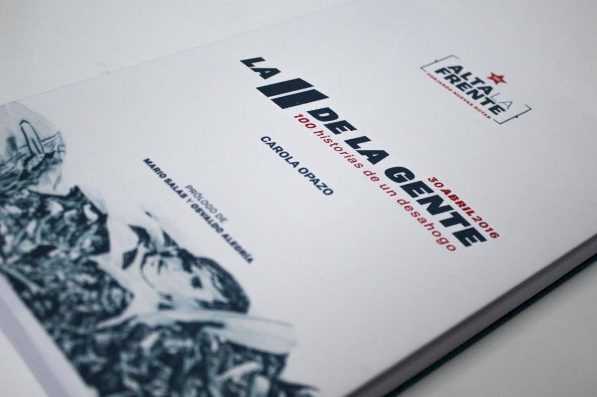La portada de La 11 de la Gente, libro en el que Mario Salas y el PF Osvaldo Alegría se matricularon con sendos prólogos / Foto: Cedida