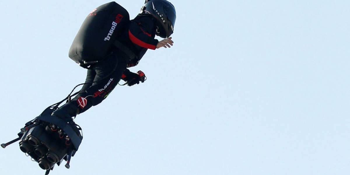 Flyboard fracasa y la patineta voladora cae al agua al intentar cruzar Canal de la Mancha