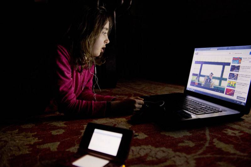 Ingresan proyecto de Ley para prohibir los celulares en las salas de clases y recreos en los colegios del país Ingresan proyecto de Ley para prohibir los celulares en las salas de clases y recreos en los colegios del país