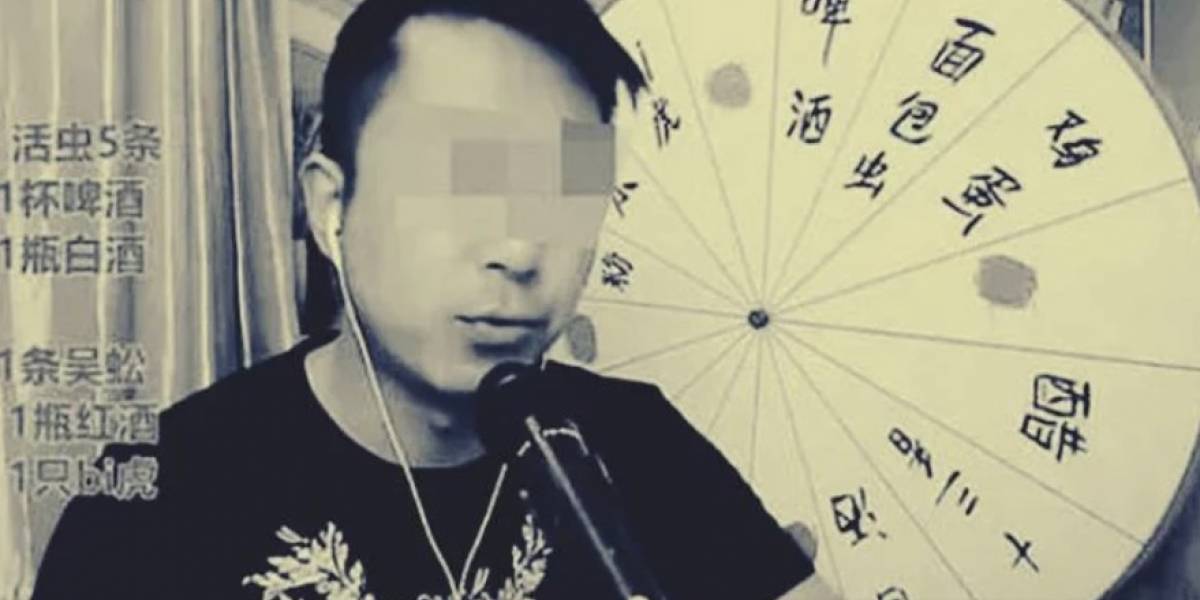 Un hombre muere mientras transmitía en Internet un reto de comer insectos