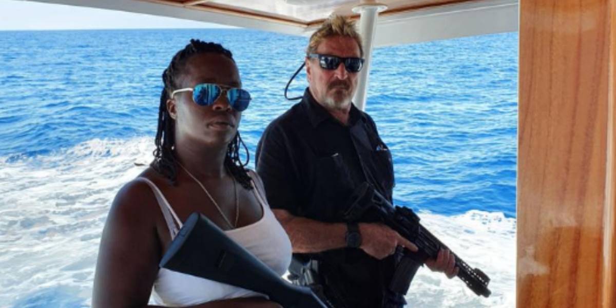 Primero es su pene y ahora la cárcel: John McAfee es arrestado por portar armas de fuego