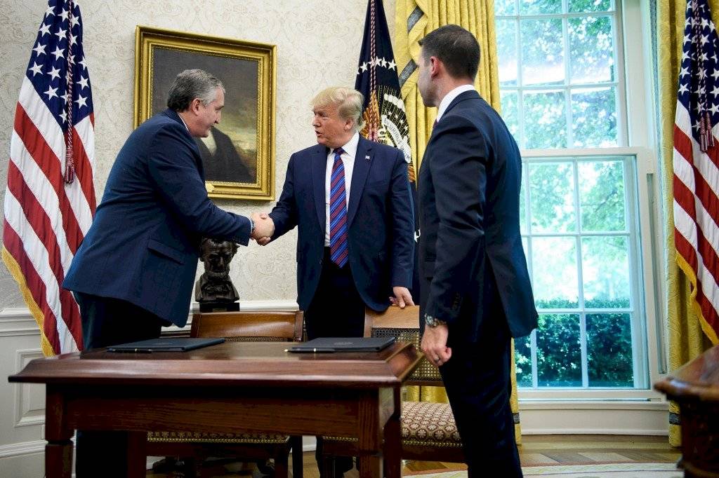 Guatemala firma acuerdo con EE. UU.