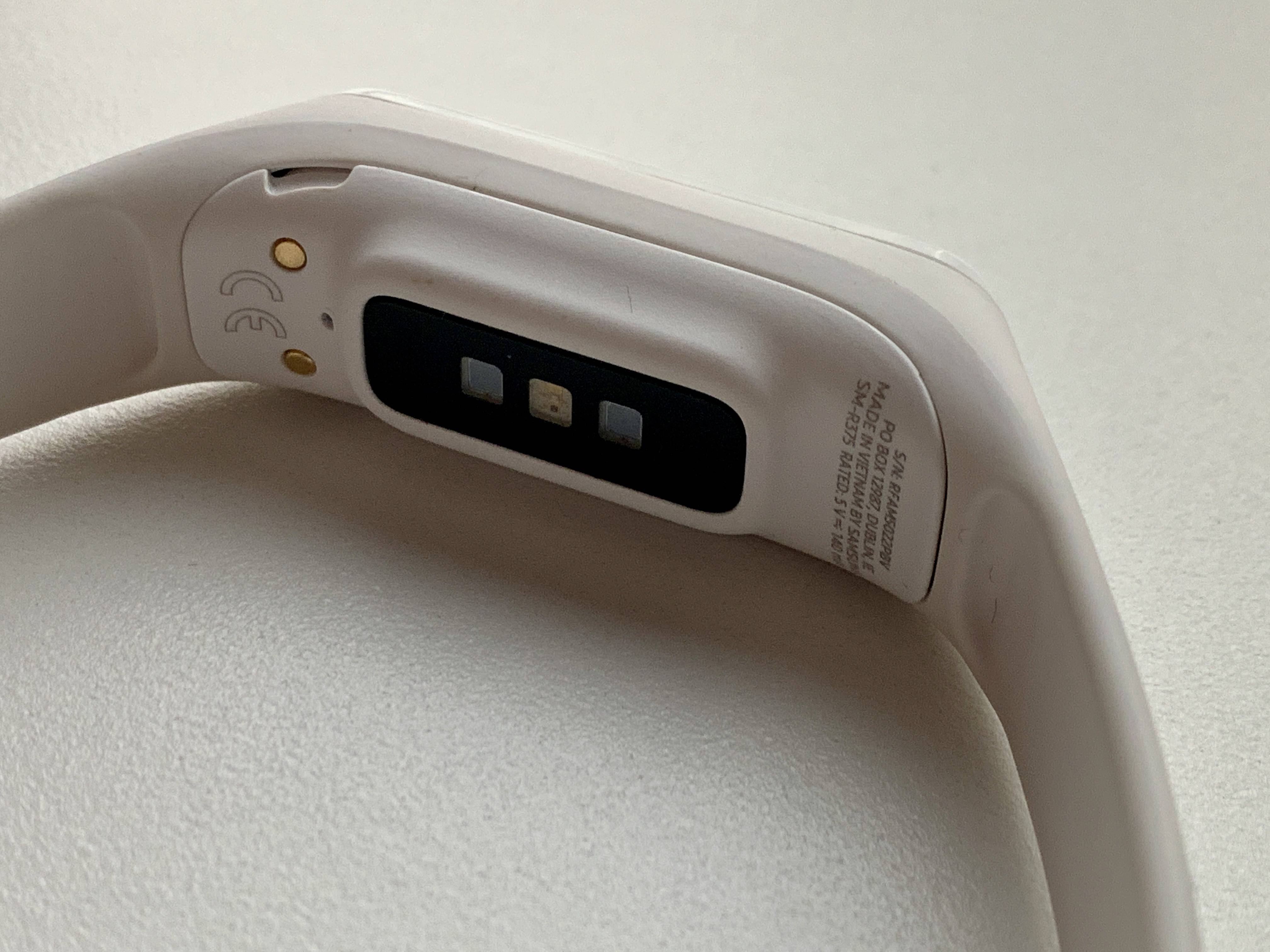 Una pulsera deportiva perfecta para los deportistas: Review del Samsung Galaxy Fit e [FW Labs]