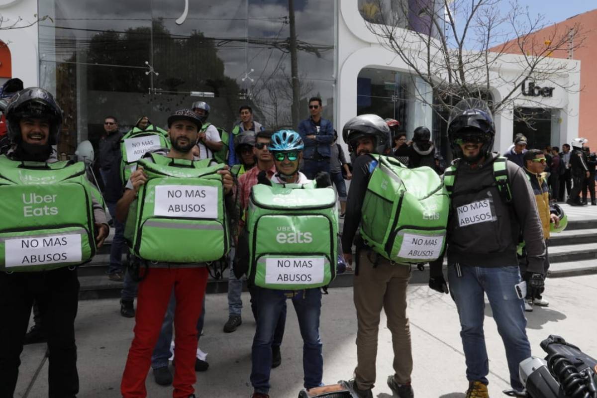 Quito Repartidores de Uber Eats rechazan la reducción en el pago de entregas a domicilio