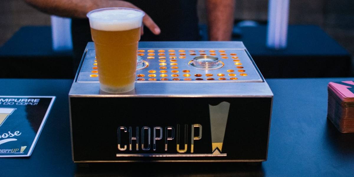 Día de la cerveza: brasileños inventan máquina schopera que sirve los vasos por debajo