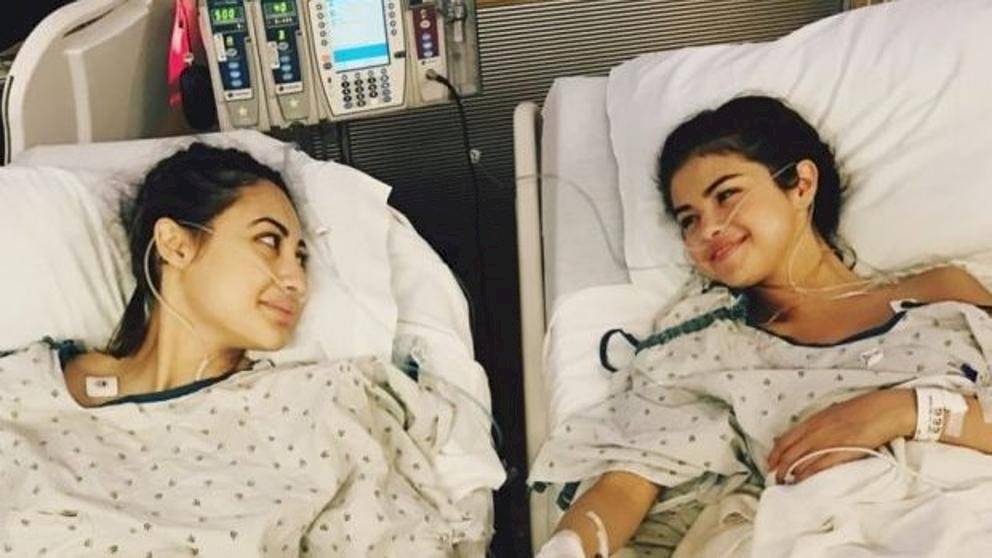 Raisa y Selena en el hospital
