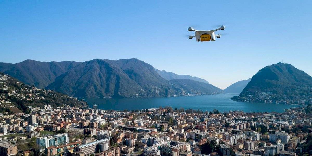 Suspenden sistema de entrega por drones: Cayó uno al lado de grupo de niños