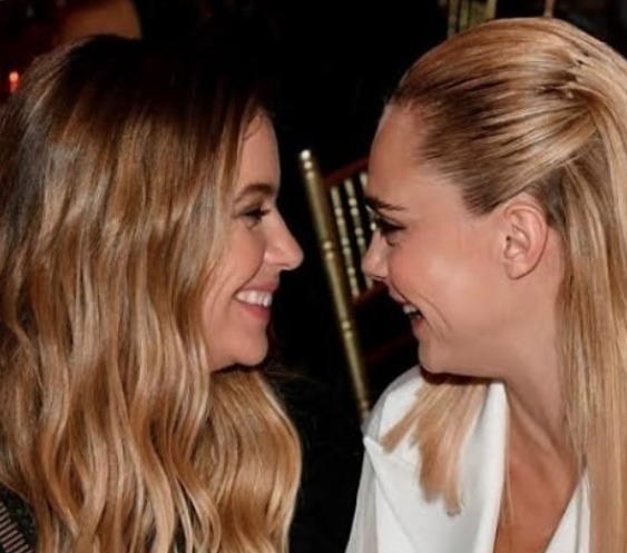 Cara Delevingne y Ashley Benson Cara Delevingne y Ashley Benson