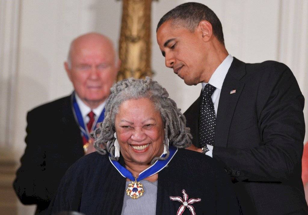 Toni Morrison recibe medalla