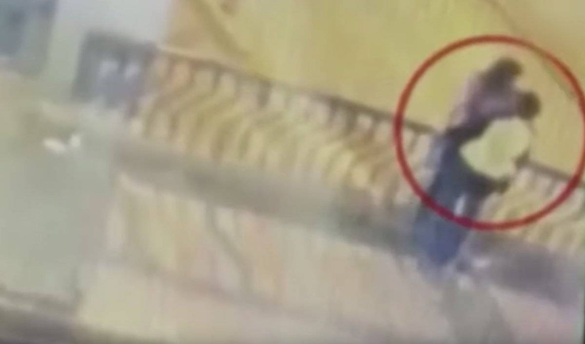 Pareja cae de puente en Perú