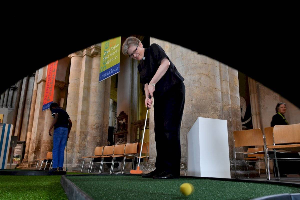 minigolf en la catedral de Rochester