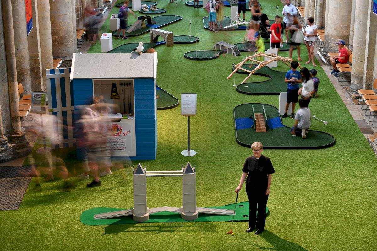minigolf en la catedral de Rochester