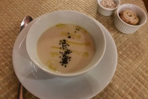 SOPA DE GRÃO-DE-BICO COM ALHO-PORÓ