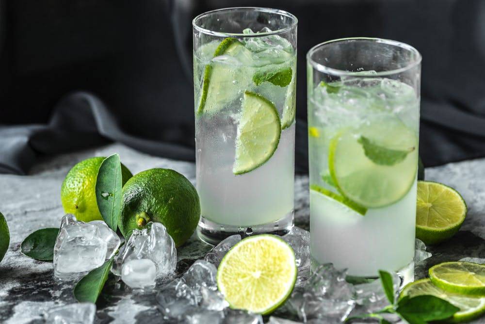 Agua de limón con chía Agua de limón con chía
