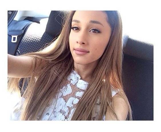 selfiearianagran-82d58e0cd8e217dd85f6f339487ccdb3.jpg