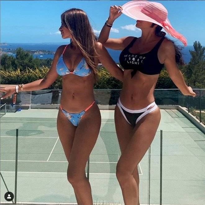 Antonela Roccuzzo y Daniella Semaan en bikini