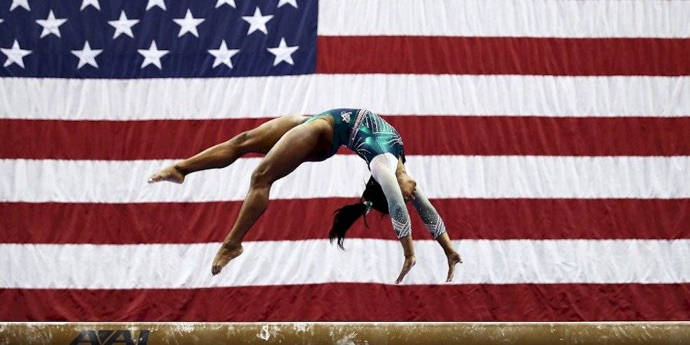 Simone Biles hace movimiento nunca antes visto gimnasia