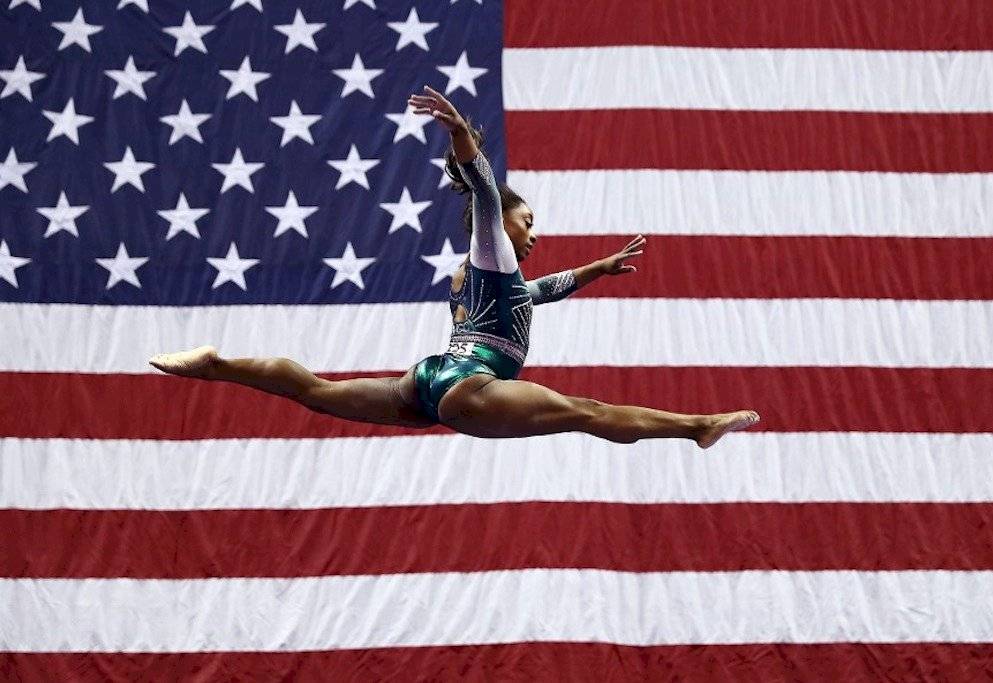 Simone Biles hace movimiento nunca antes visto gimnasia