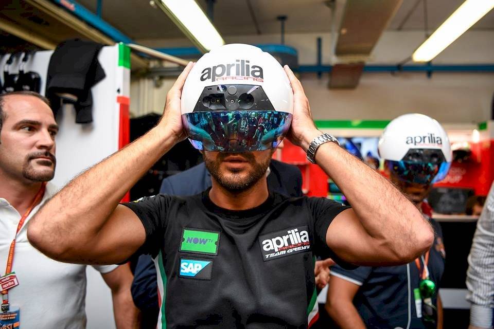 apriliaracingcas-9cb278d9388e6b60300bd0ed24951ff9.jpg