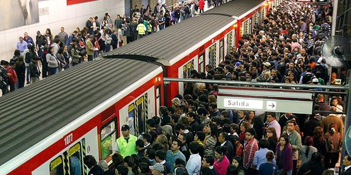 Federación de sindicatos de Metro de Santiago llama a paro mañana miércoles