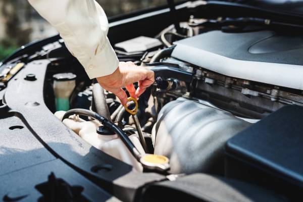 que pasa si corres un carro sin aceite