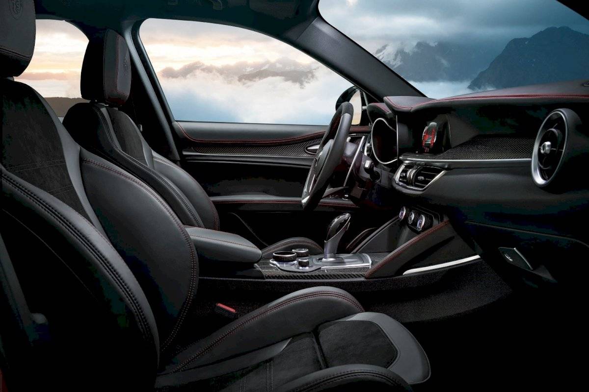 alfaromeostelvio-730c70476f598e910bf8f6adf5677452.jpg