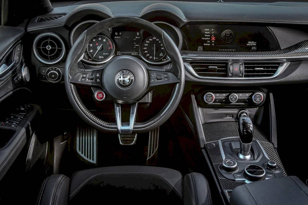 alfaromeostelvio-bc9aef7d25d521a4b385309432199e8e.jpg