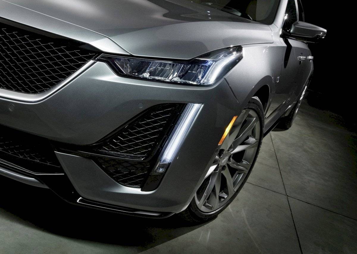 cadillacct5sport-131ecfc36e3cd25f47e091bbc2890fb9.jpg