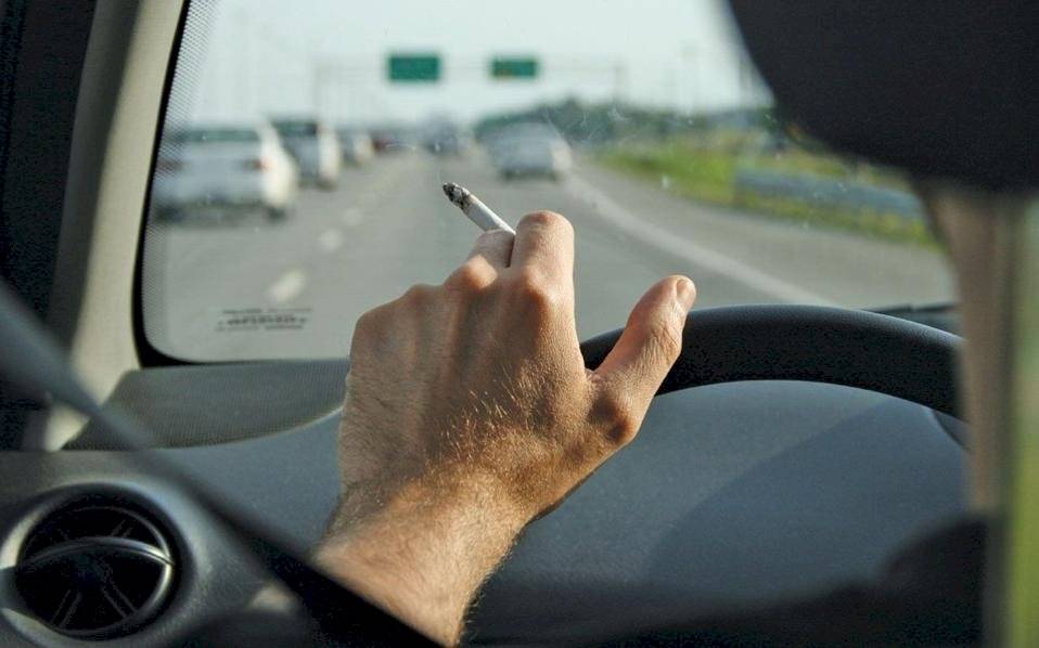 fumar en el auto