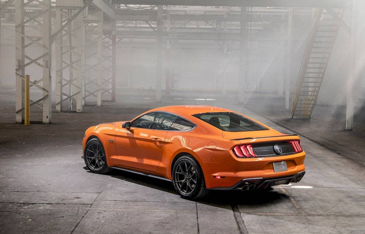 mustang23lhighpe-c9e1ee1b894f72182dc00e3dc8effe8b.jpg