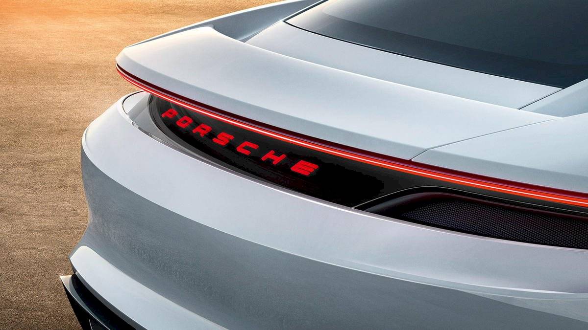 porschemissione5-86a9651ed22a6a031d7018d494195a33.jpg