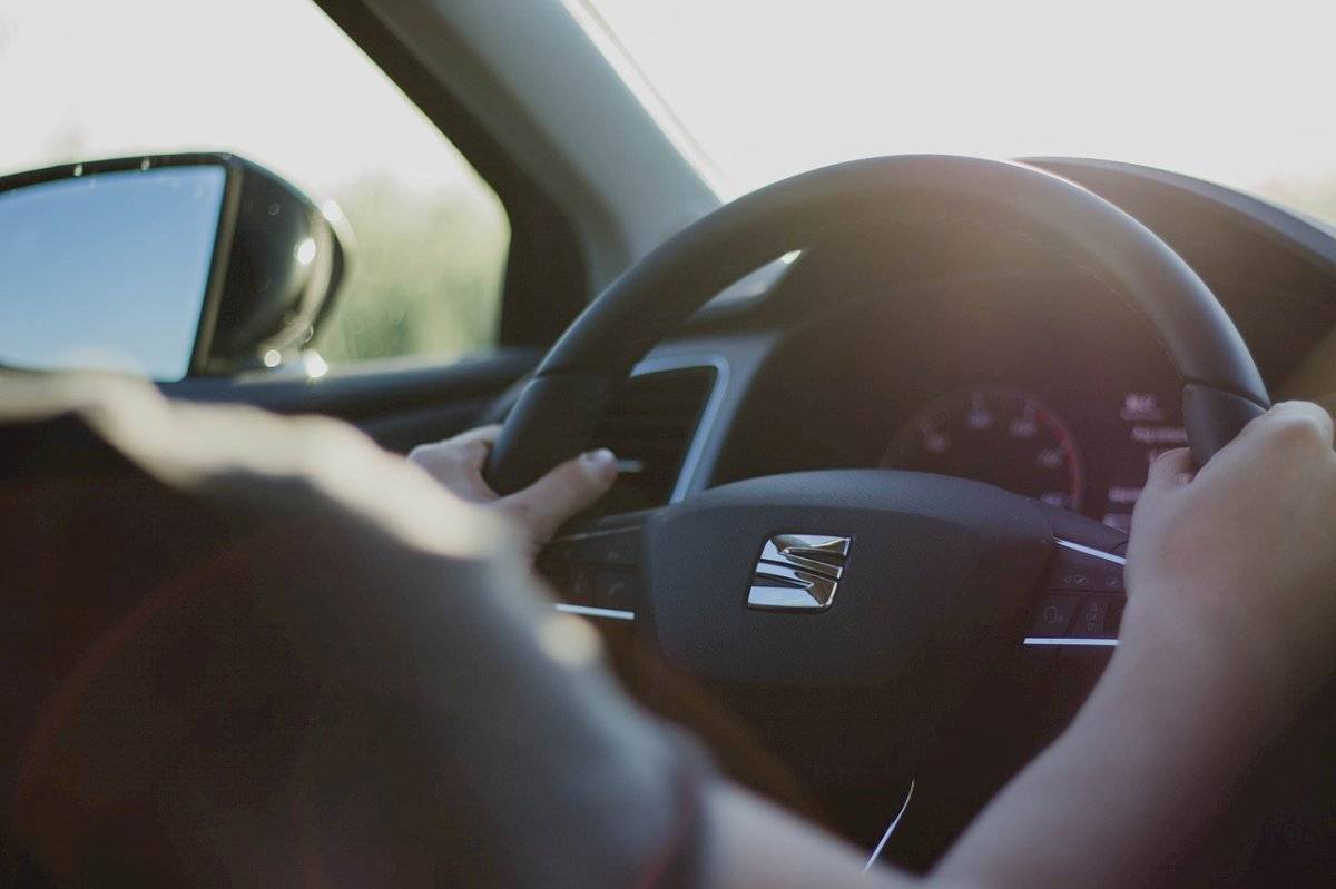 steeringwheel220-e39ddb62048e68bcc320106e20e4b355.jpg