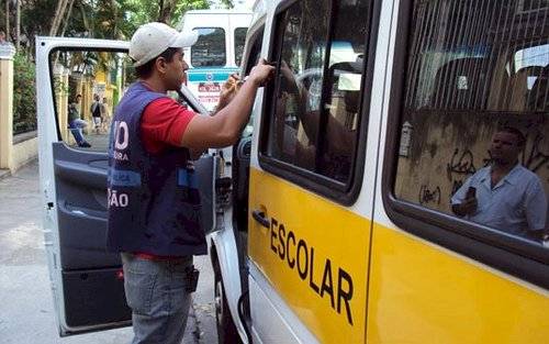 transporteescola-214c162e0b15707922880866301a6579.jpg