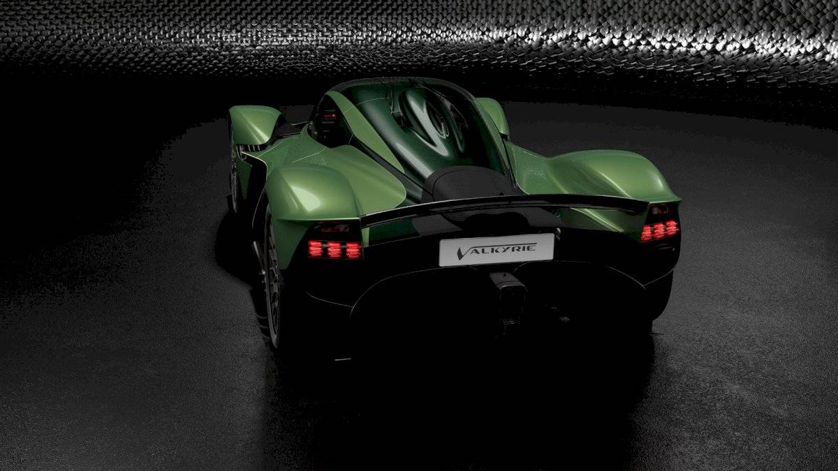 astonmartinvalky-895809ac90ee6a3661be0da7a9c38920.jpg