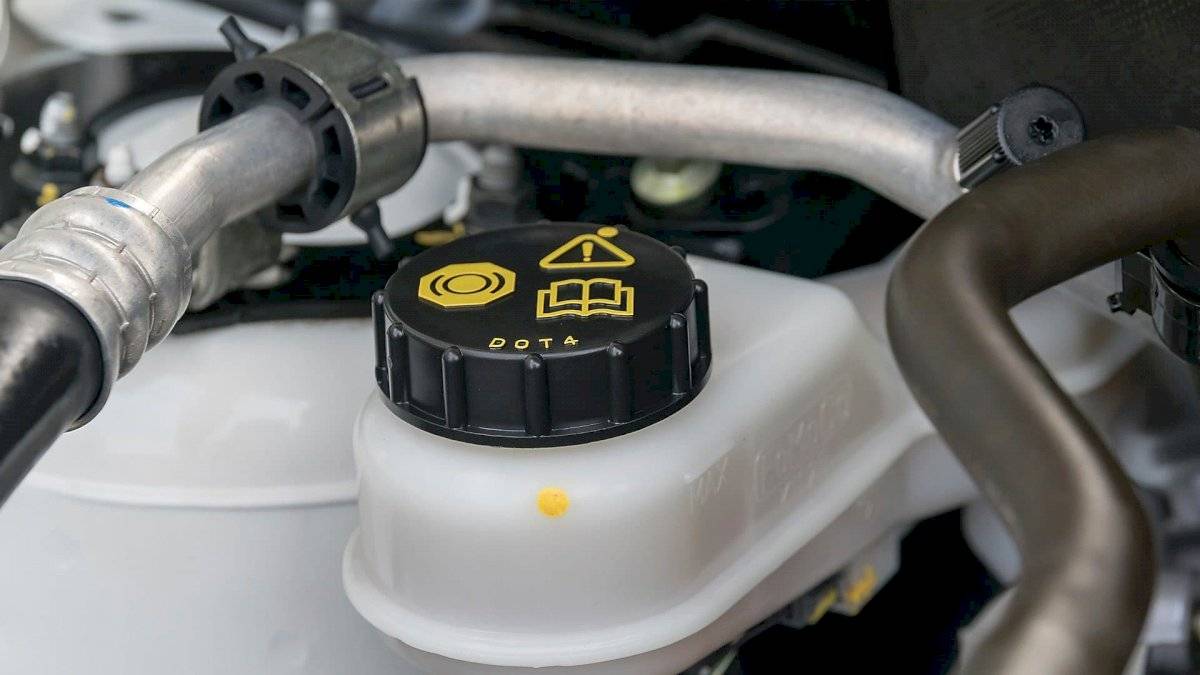 cambiar-liquido-frenos-auto