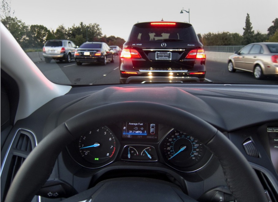 focus_driving_traffic_dash_365_carbon_stau_mpg-465039 Conducir lento accidentes