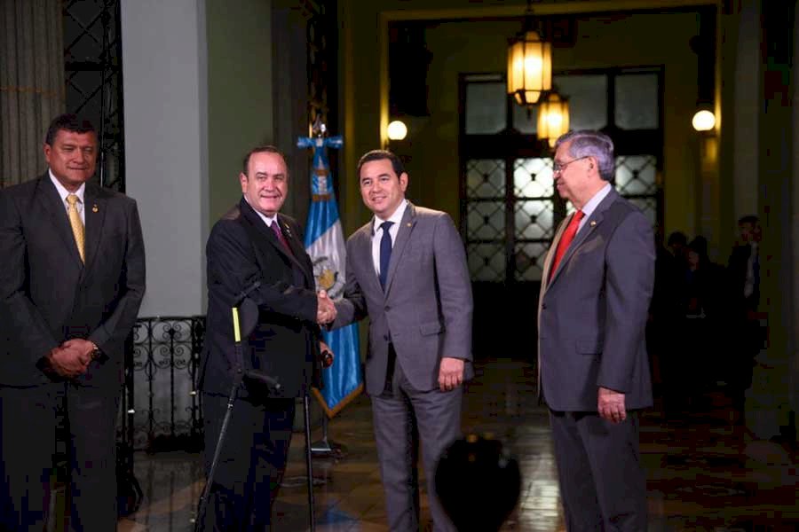 Alejandro Giammattei y Jimmy Morales se reúnen