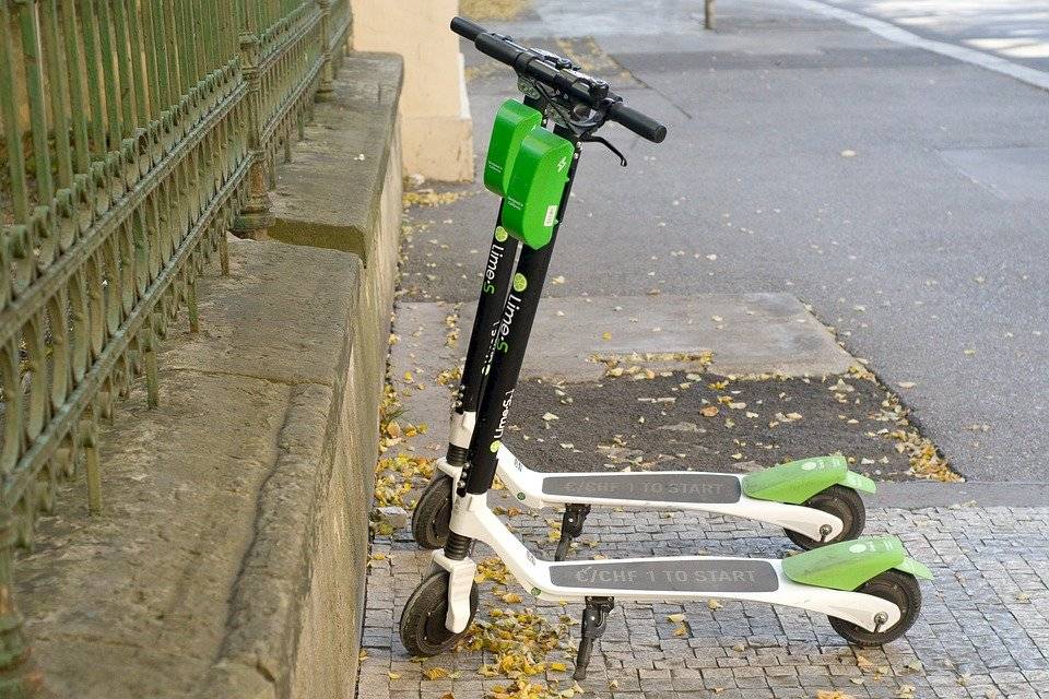 limescooter-f89896cb0244050bc9ea892d79649067.jpg