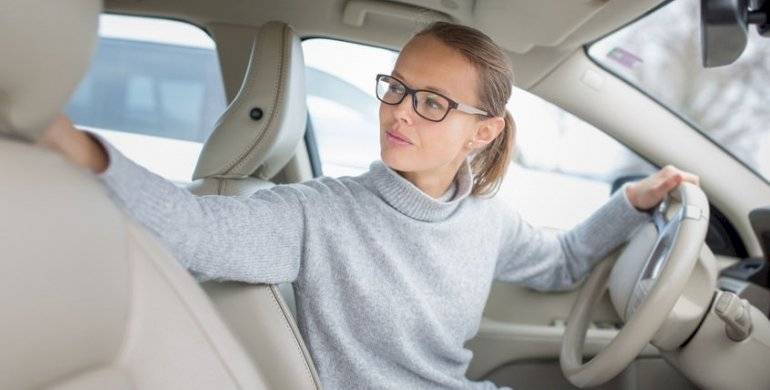 Razones por las que las mujeres se estacionan mejor